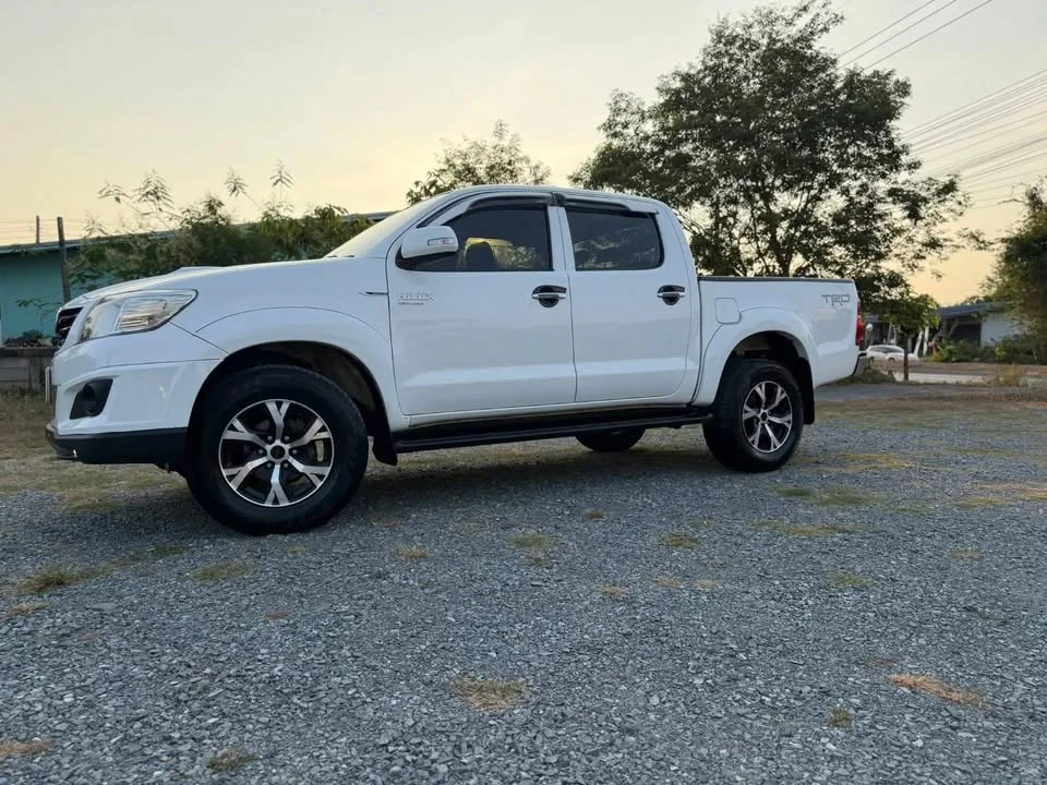2013 Toyota Hilux VII 3
