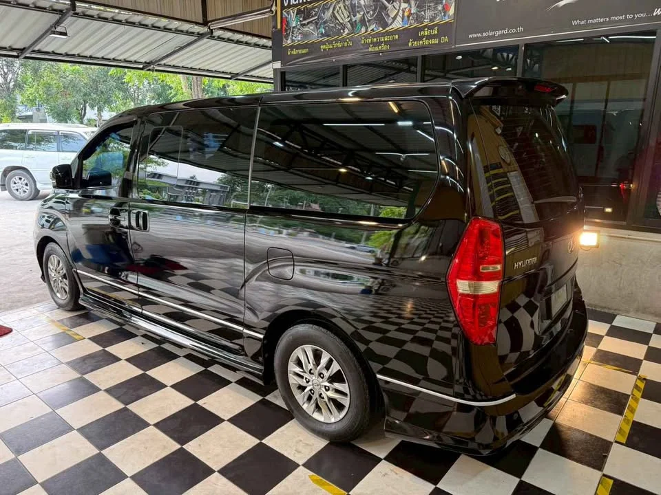 2010 Hyundai H-1 II 3