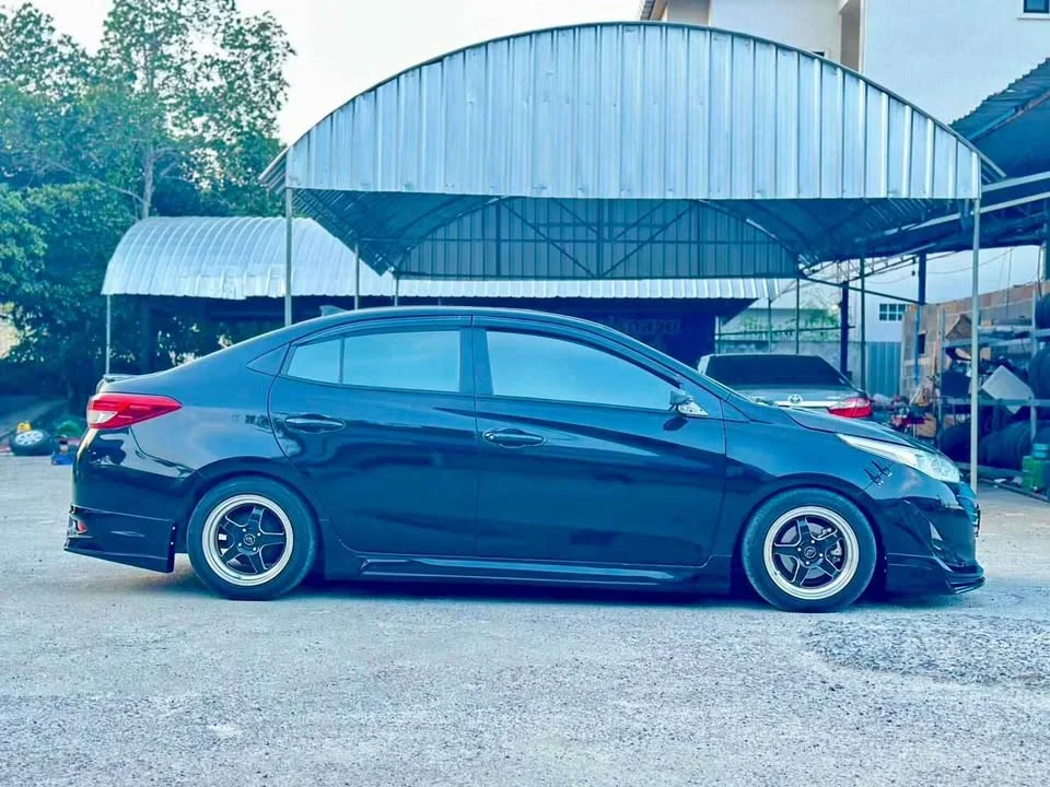 2019 Toyota Yaris ATIV III 2