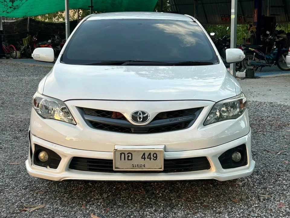2013 Toyota Corolla Altis X (E140) 3