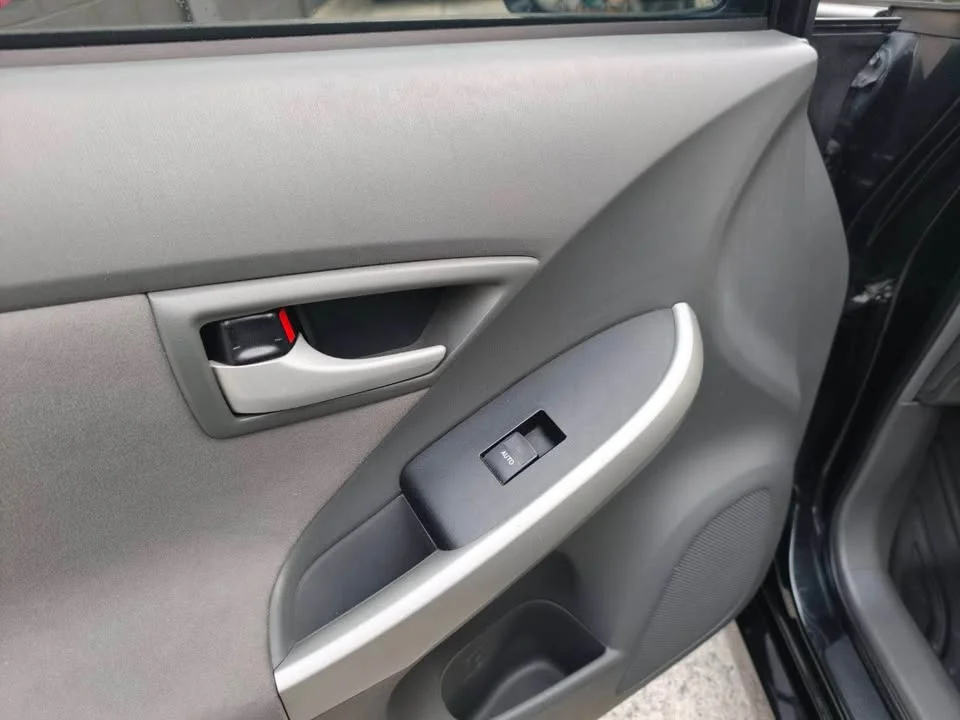 2011 Toyota Prius III 3