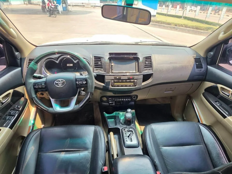 2010 Toyota Fortuner I 3