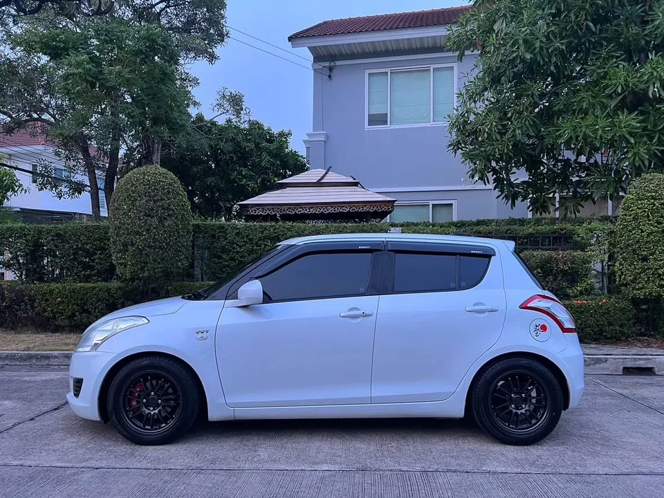 2013 Suzuki Swift II 3