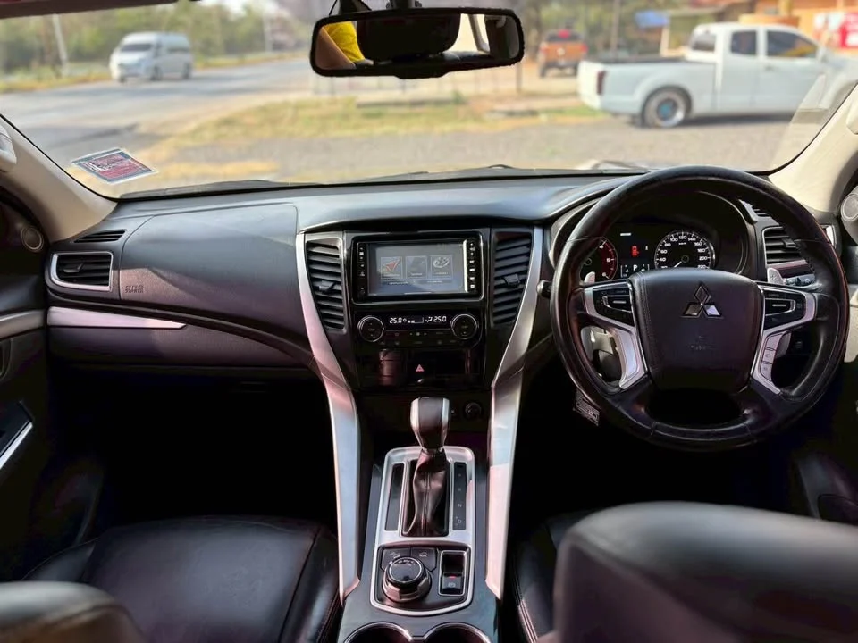 2016 Mitsubishi Pajero Sport III 2
