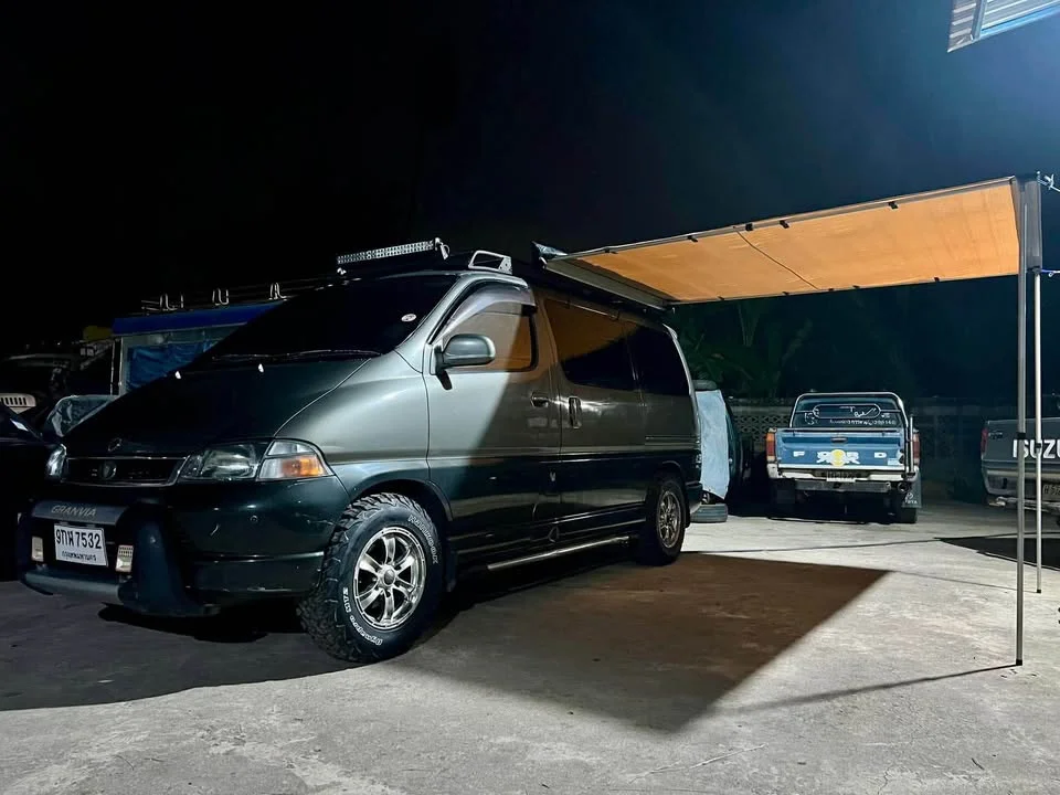 2001 Toyota Granvia H100 2