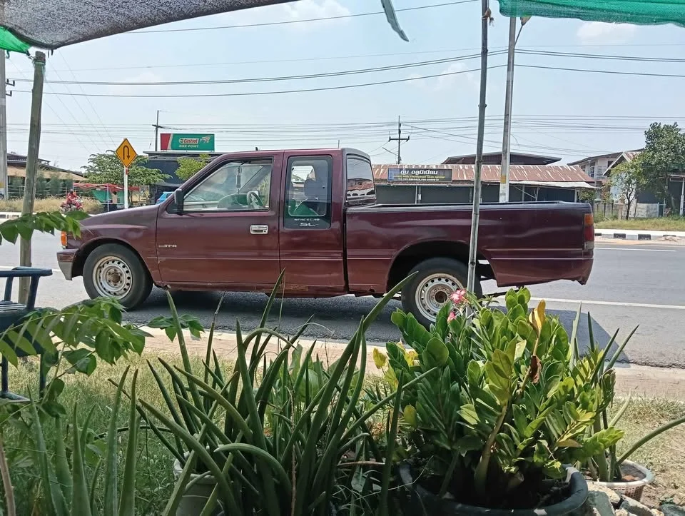 1993 Isuzu TFR III 3