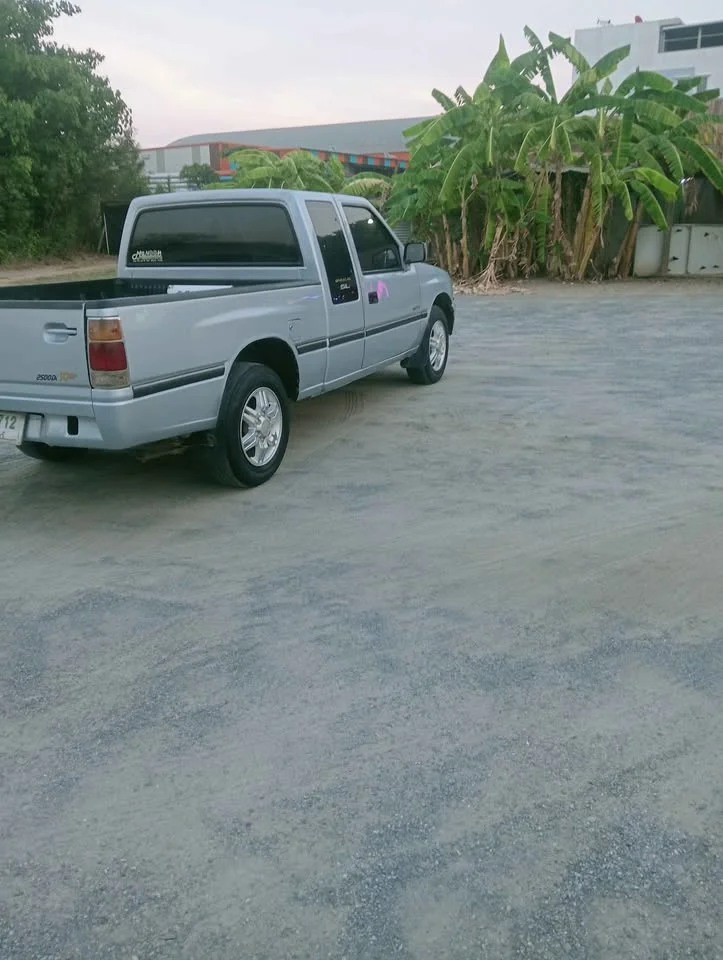 1996 Isuzu TFR III 2