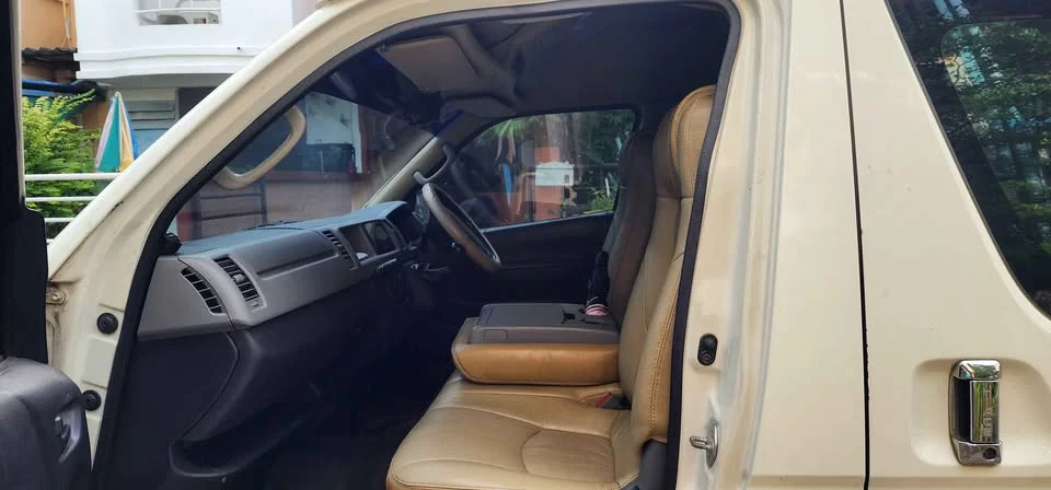 2011 Toyota Commuter V (H200) 3