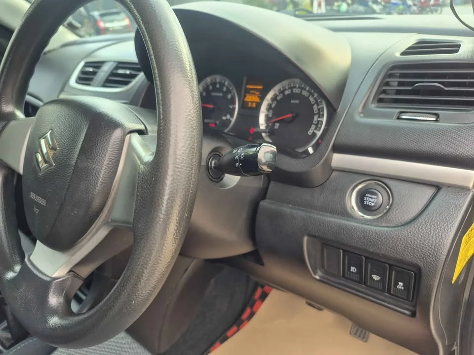 2015 Suzuki Swift II 3