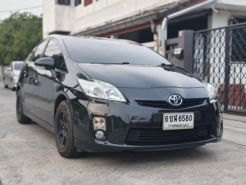 2011 Toyota Prius III 2