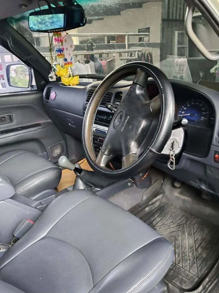 2002 Toyota Hilux Tiger VI 3