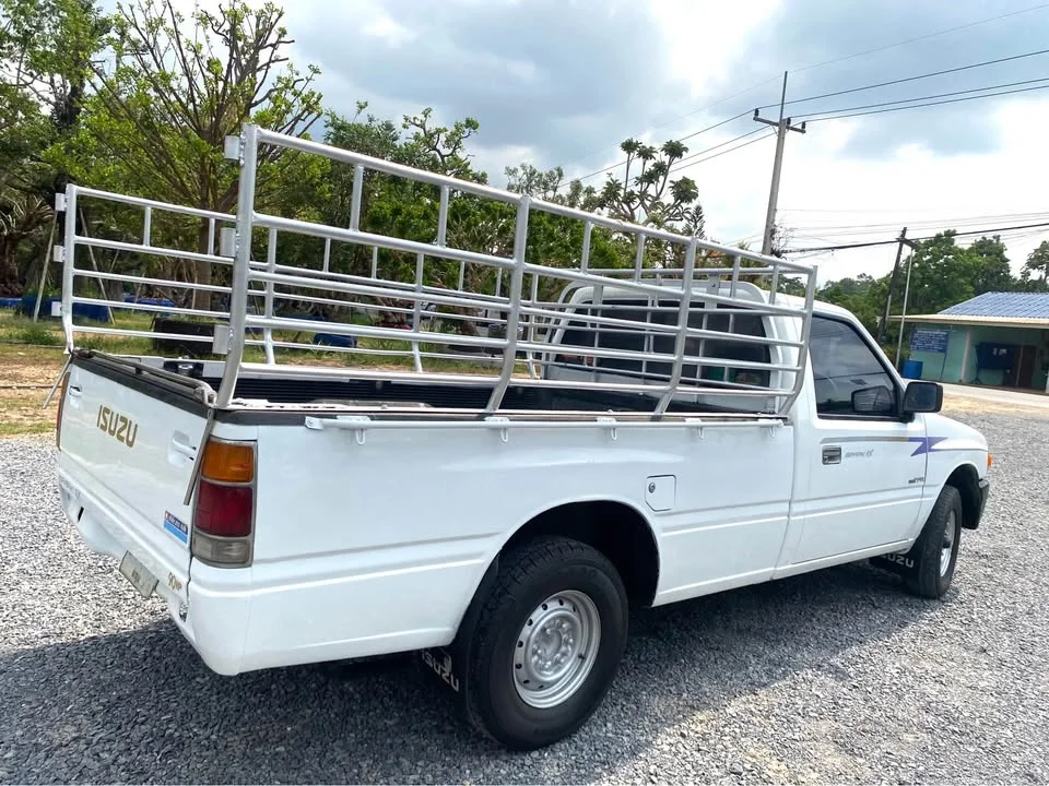 1993 Isuzu TFR III 3