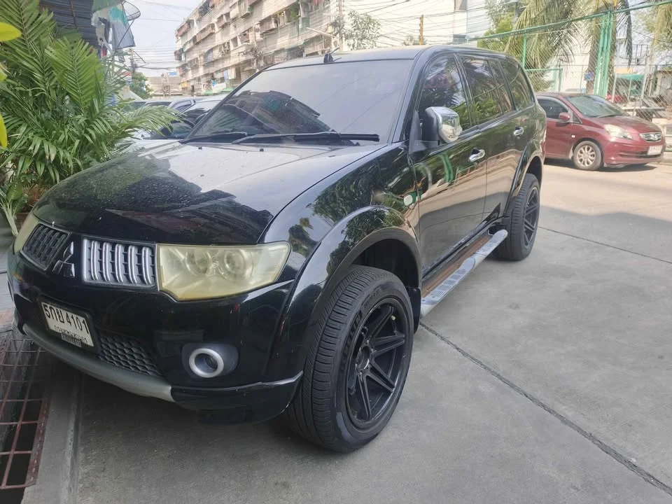2010 Mitsubishi Pajero Sport II 2