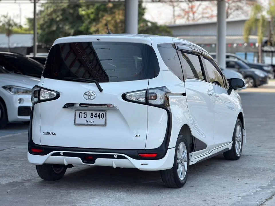 2017 Toyota Sienta II 3