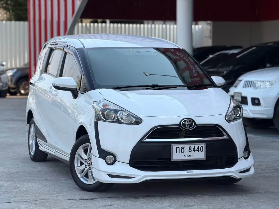 2017 Toyota Sienta II 2