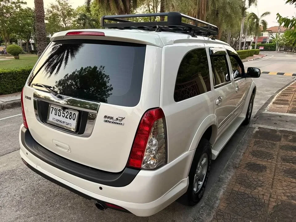 2009 Isuzu MU-7 2