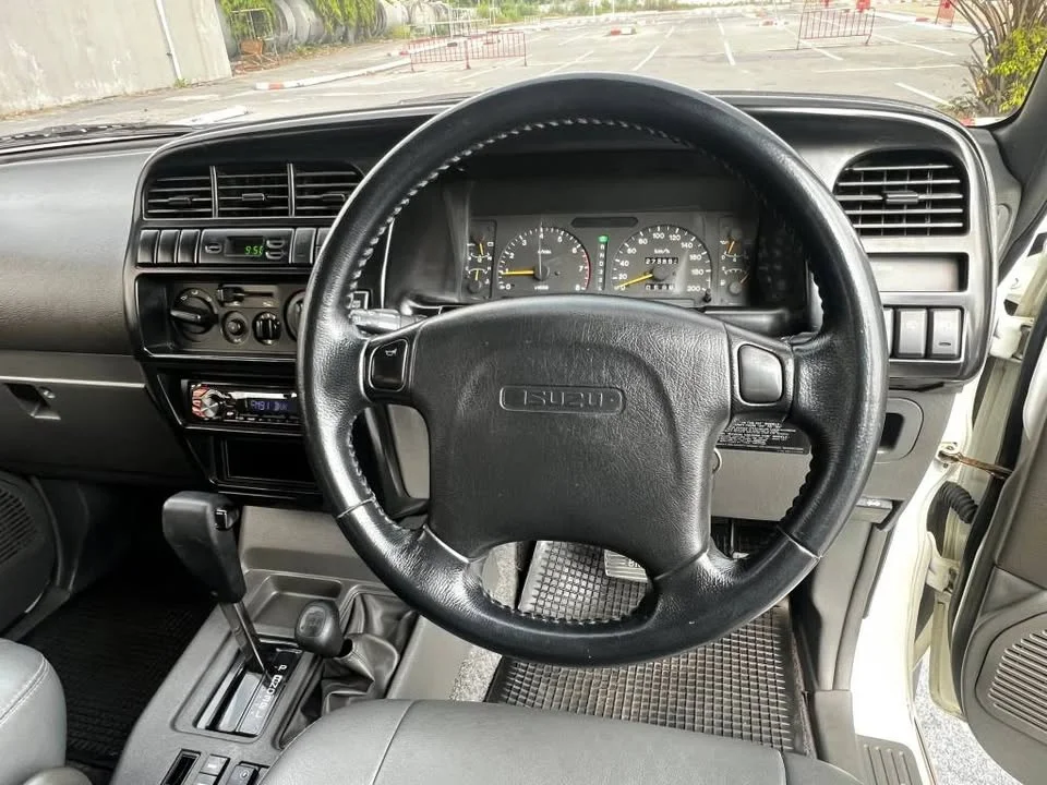 1998 Isuzu Trooper II 3