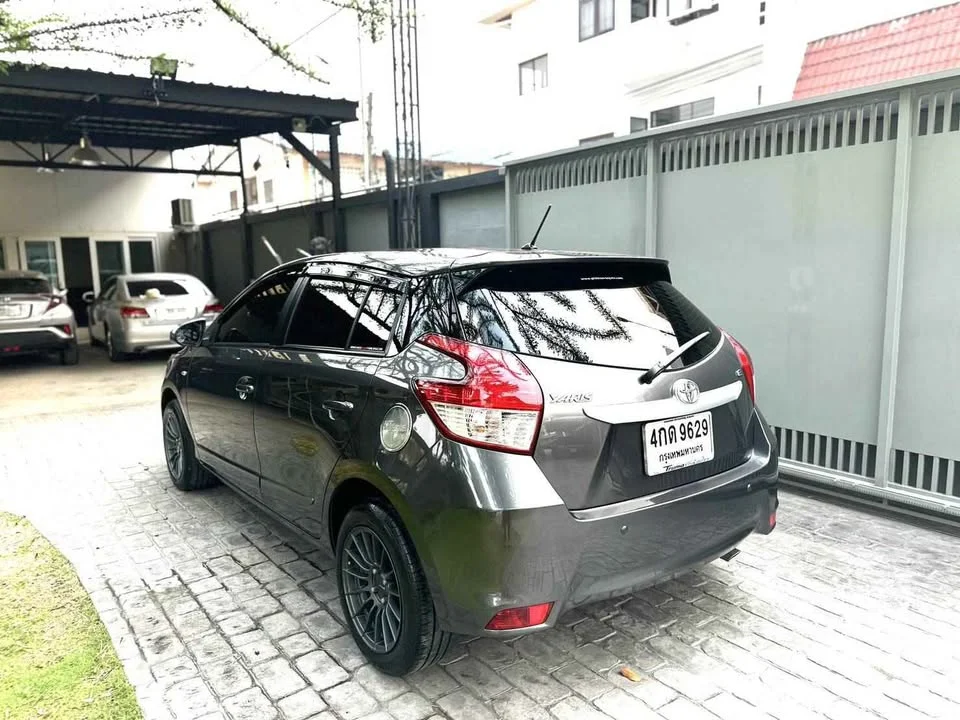 2015 Toyota Yaris III 2