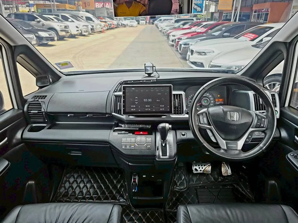 2014 Honda Stepwgn IV 2
