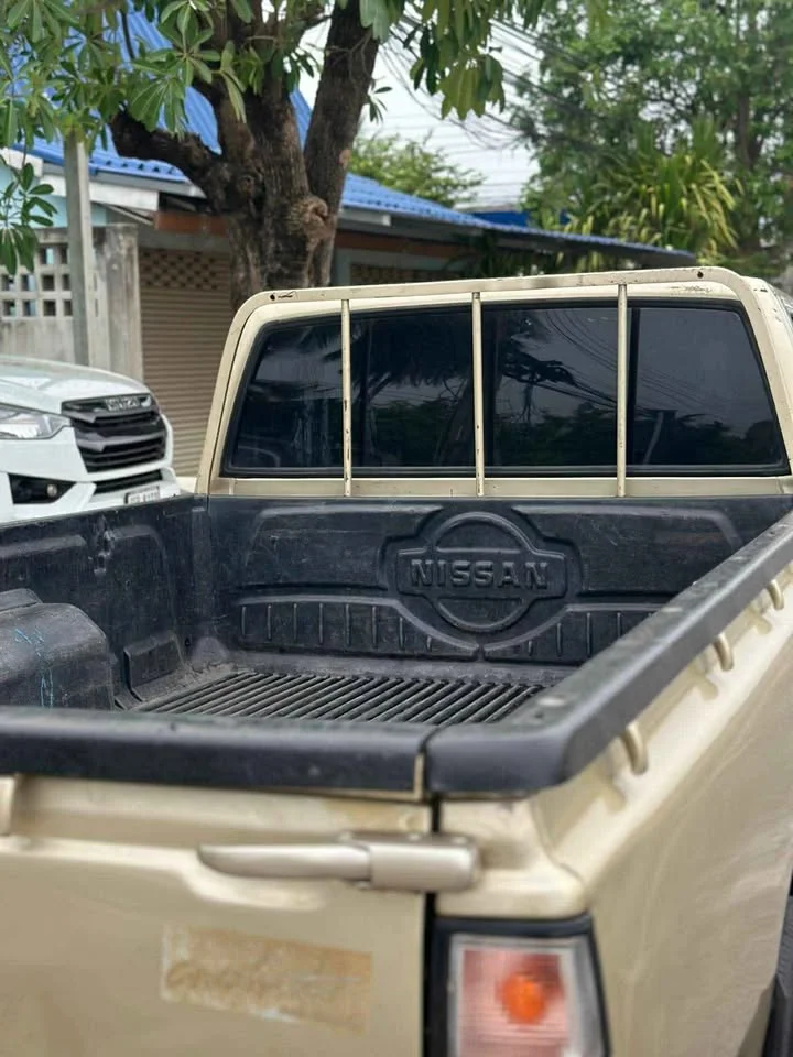 2004 Nissan Frontier I 2