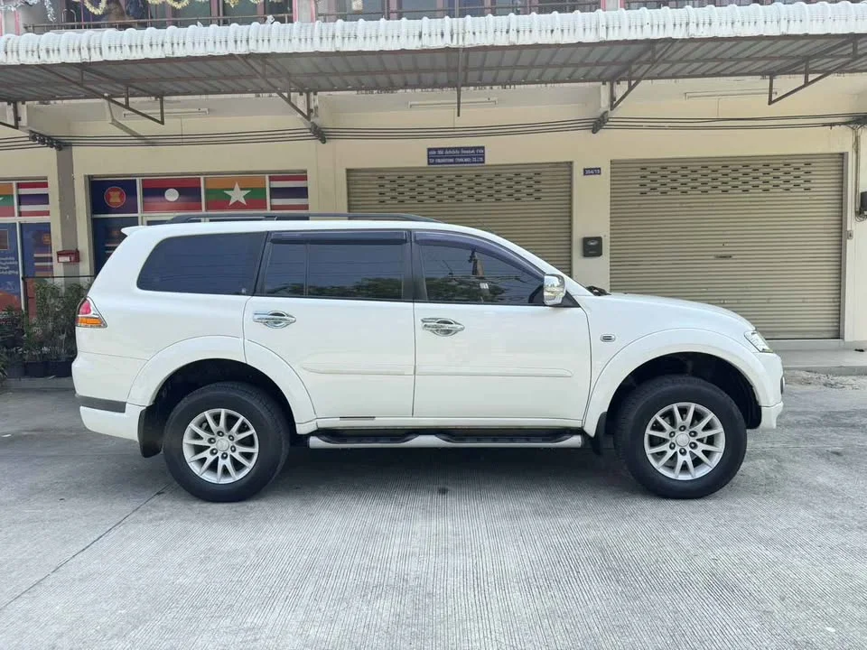 2013 Mitsubishi Pajero Sport II 2