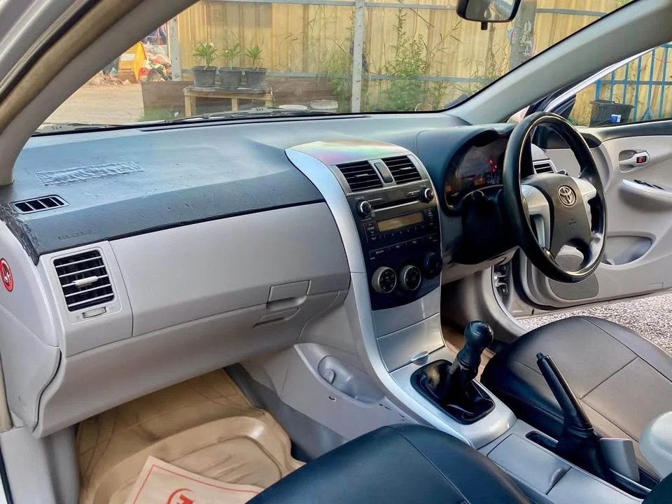 2012 Toyota Corolla Altis X (E140) 2