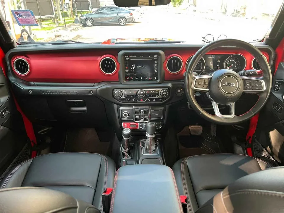 2024 Jeep Wrangler JL 3