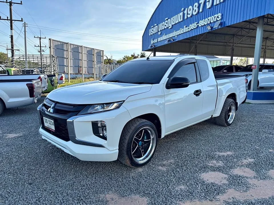 2022 Mitsubishi Triton V 3