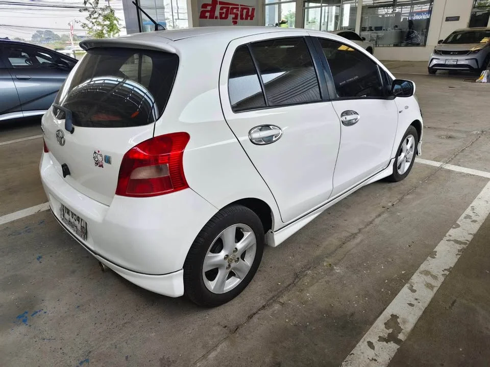 Toyota Yaris II 3