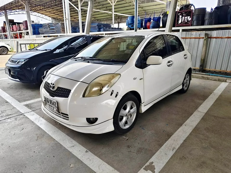 Toyota Yaris II 2