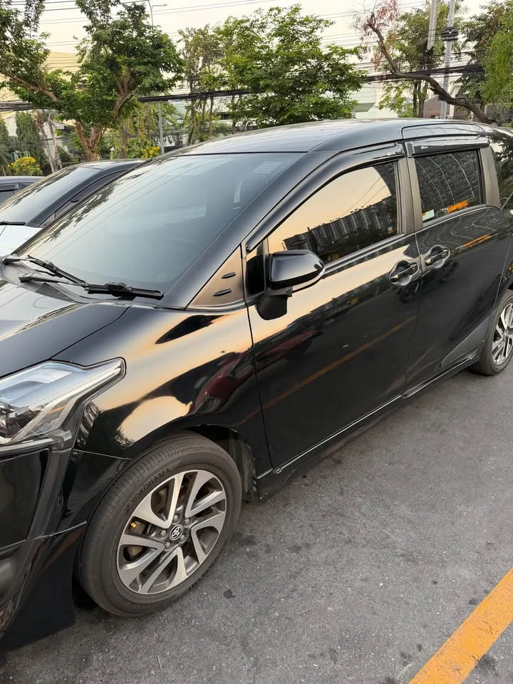 2017 Toyota Sienta II 2