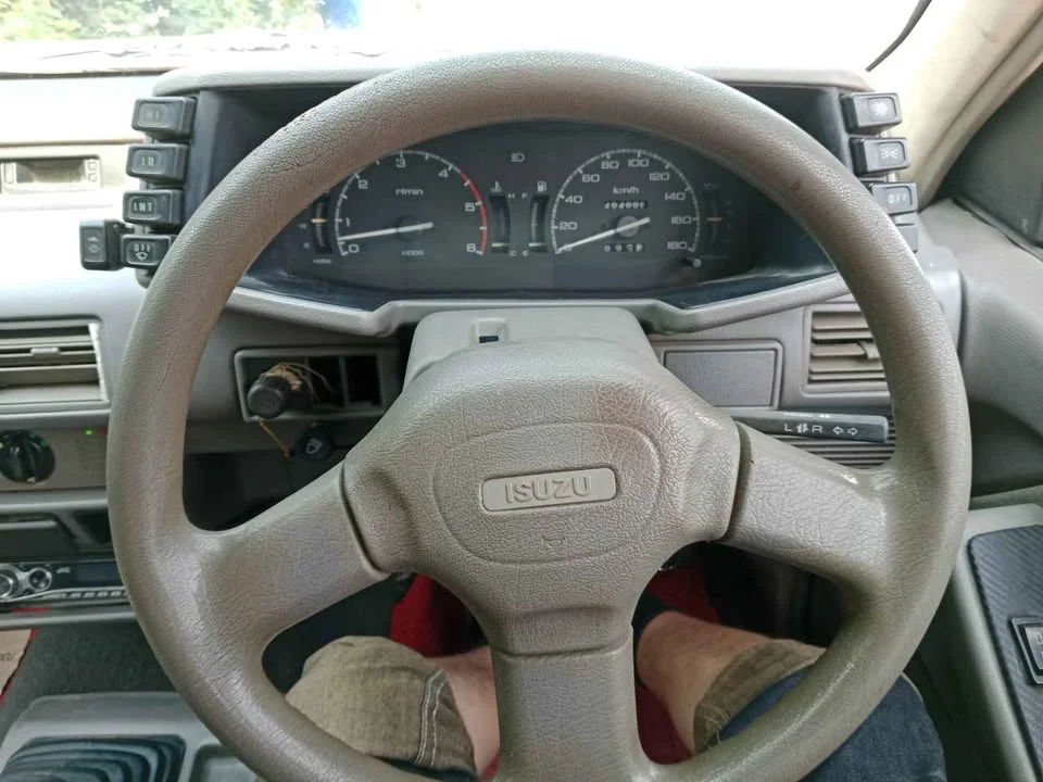 1996 Isuzu TFR III 2