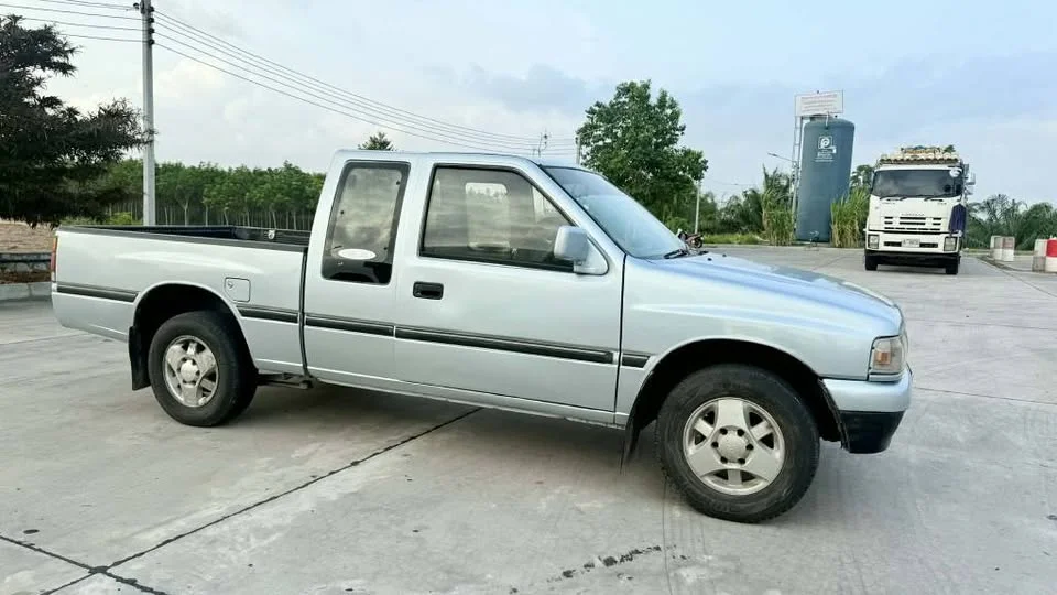 1995 Isuzu TFR III 3