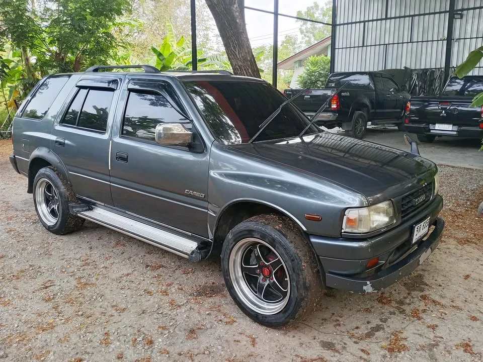 1996 Isuzu Vega I 3