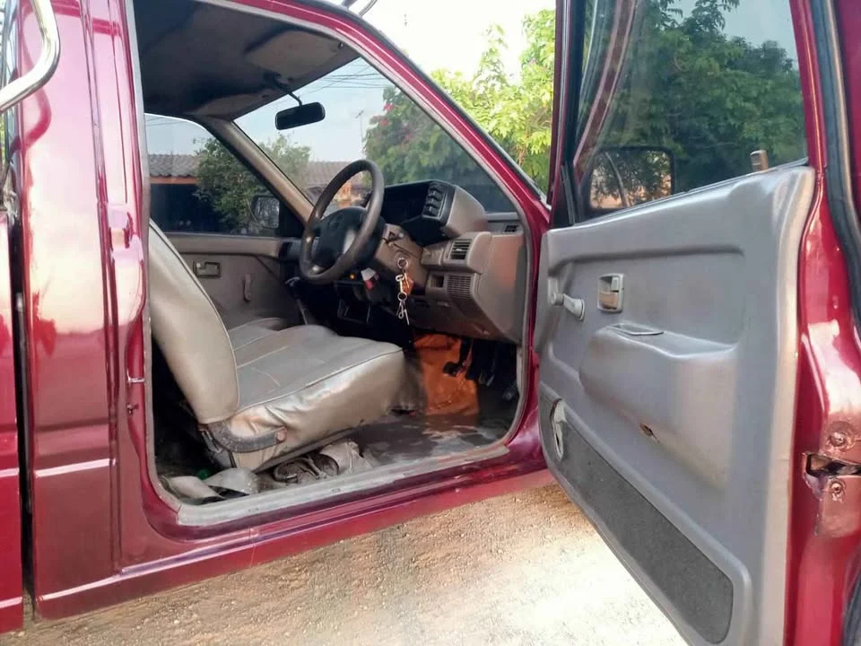 1992 Isuzu TFR III 3