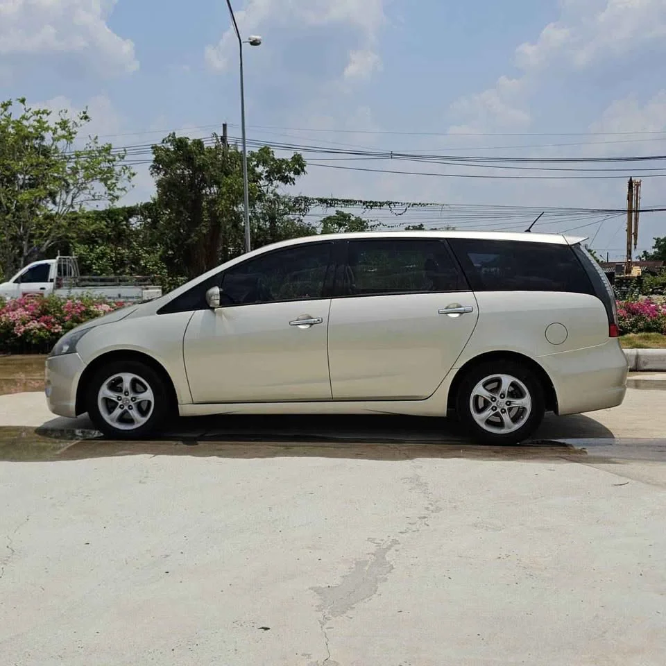 2004 Mitsubishi Space Wagon IV 3
