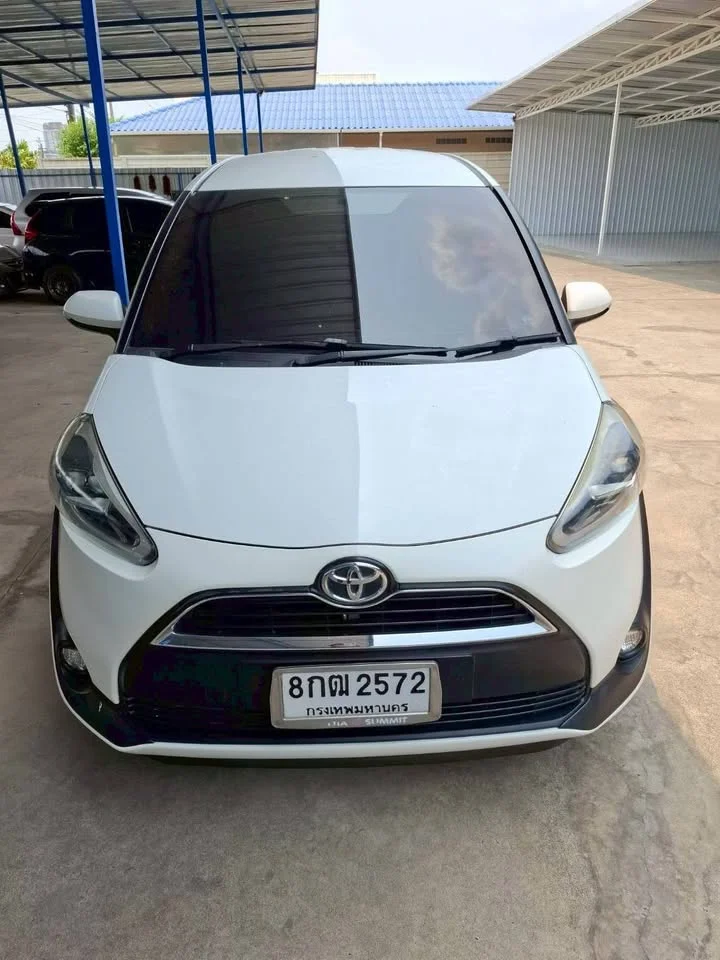 2017 Toyota Sienta II 2