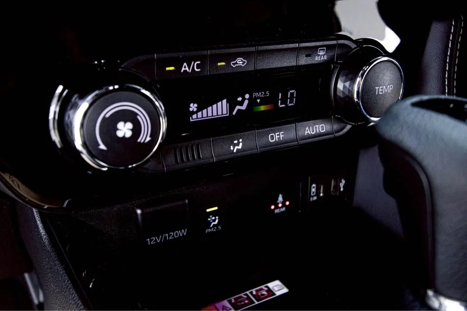 2025 Toyota Yaris ATIV IV 3