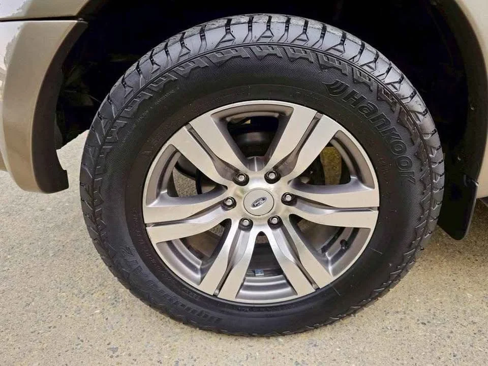 2012 Ford Everest I 3