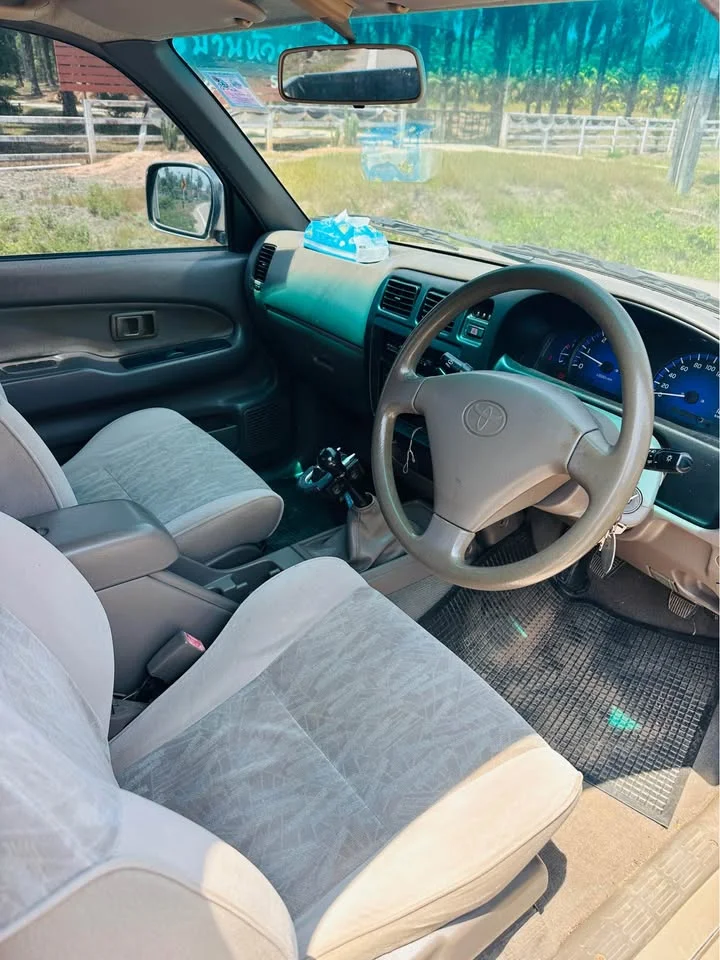 2004 Toyota Hilux Tiger VI 2
