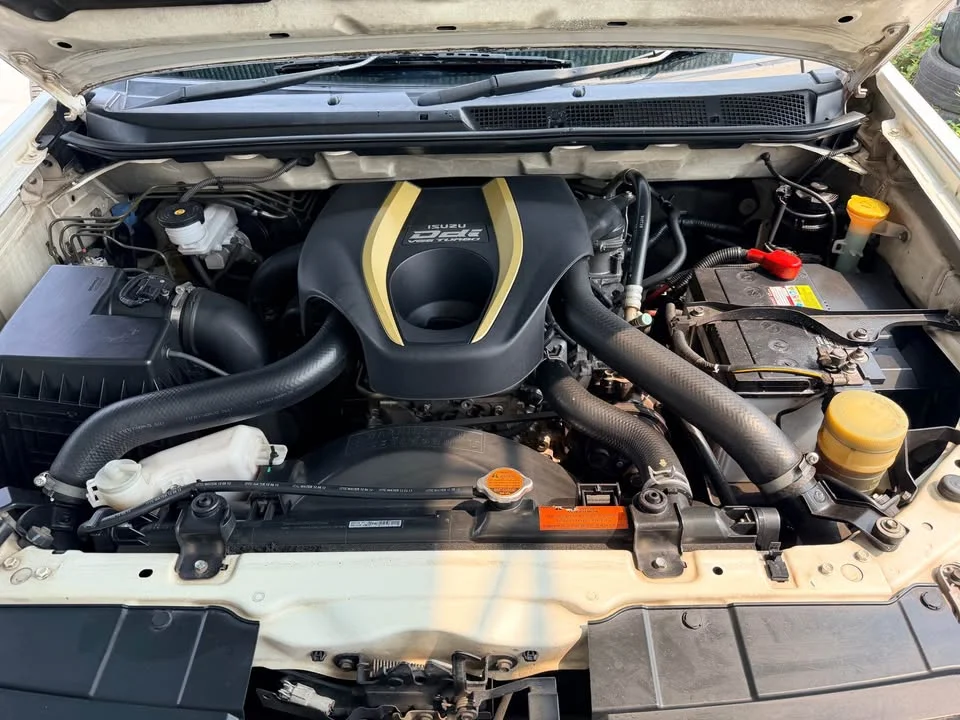 2013 Isuzu MU-X I 3
