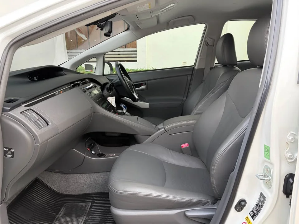 2011 Toyota Prius III 2