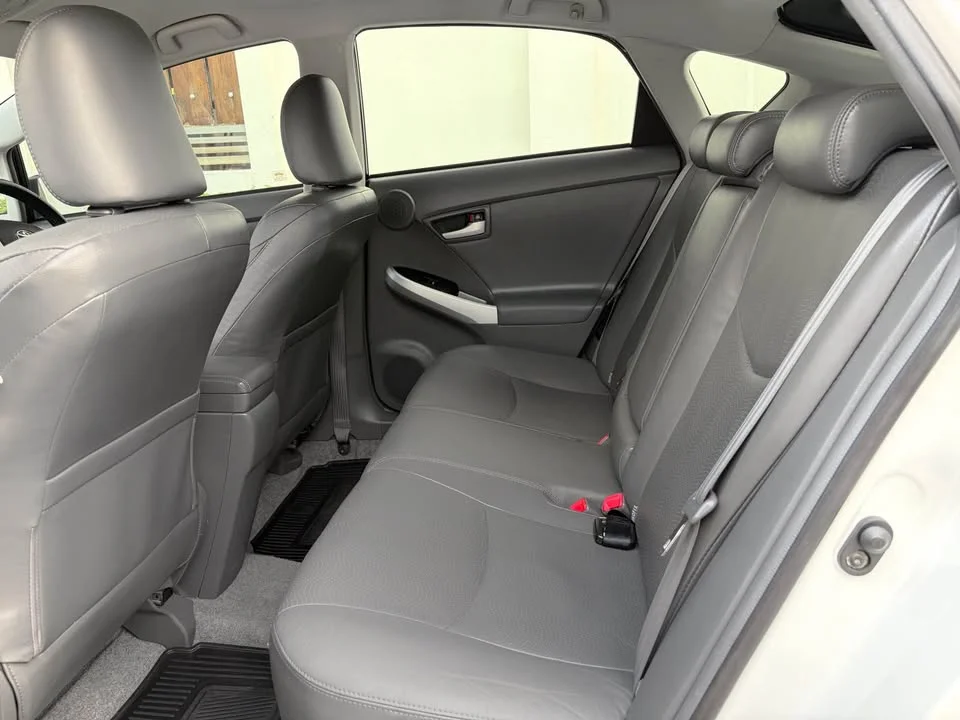2011 Toyota Prius III 3