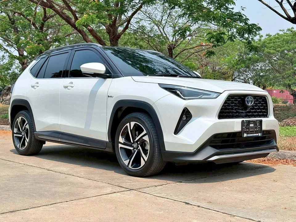 2025 Toyota Yaris Cross AC200 3