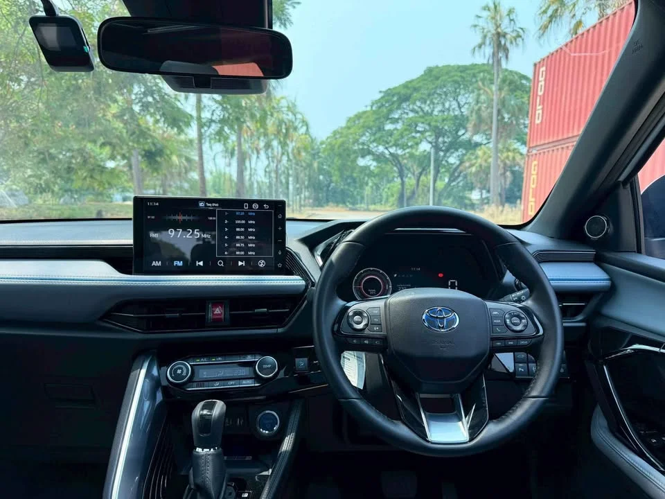 2025 Toyota Yaris Cross AC200 2