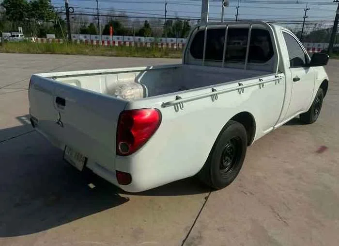 2012 Mitsubishi Triton IV 3