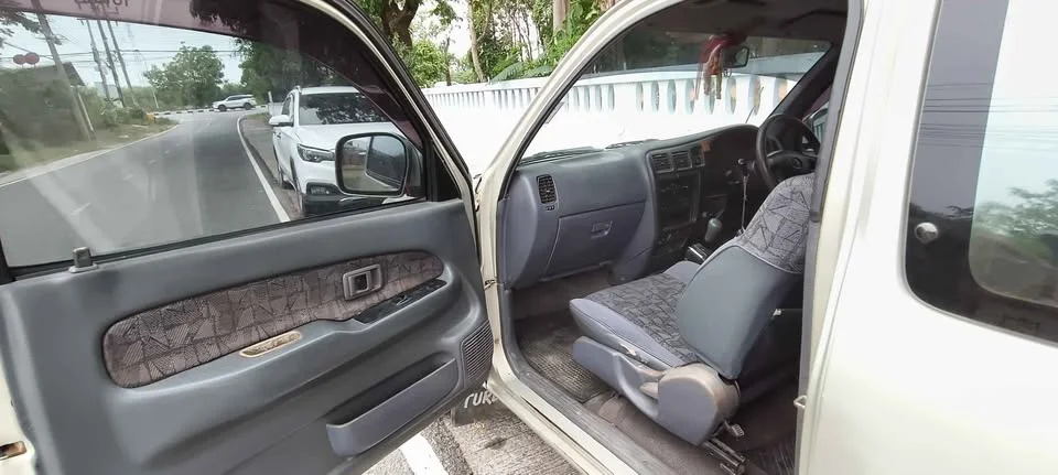 2002 Toyota Hilux Tiger VI 2