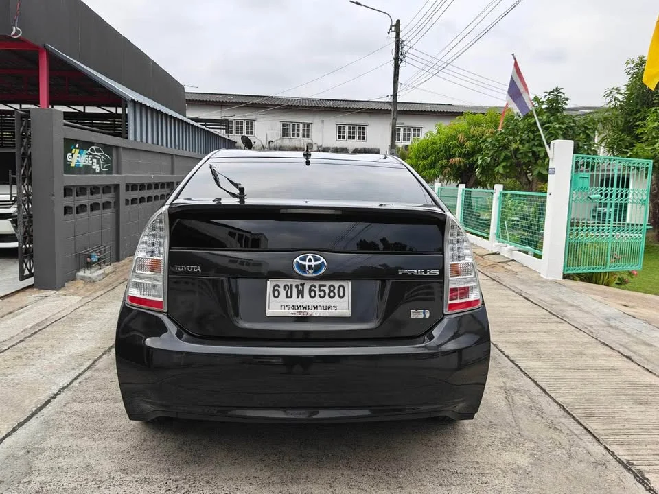 2011 Toyota Prius III 3