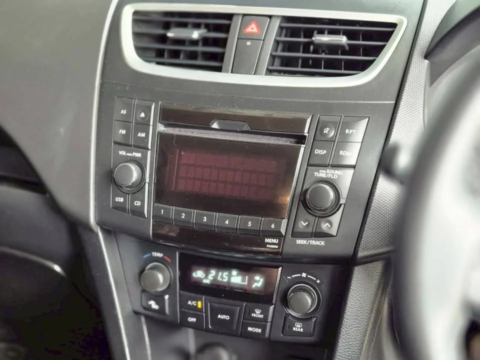 2013 Suzuki Swift II 2