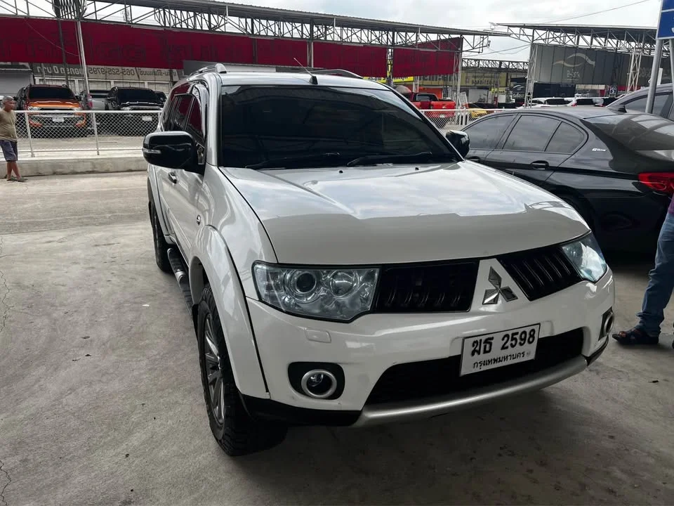 2012 Mitsubishi Pajero Sport II 2